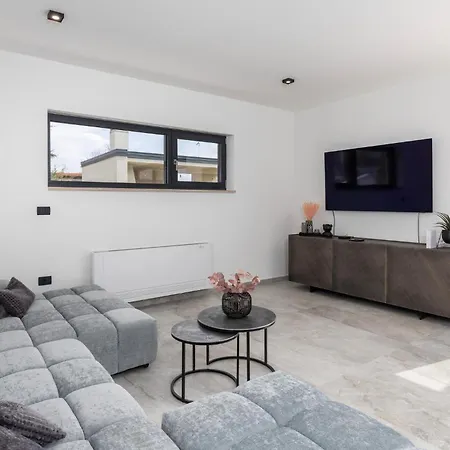 Beautiful In Tar